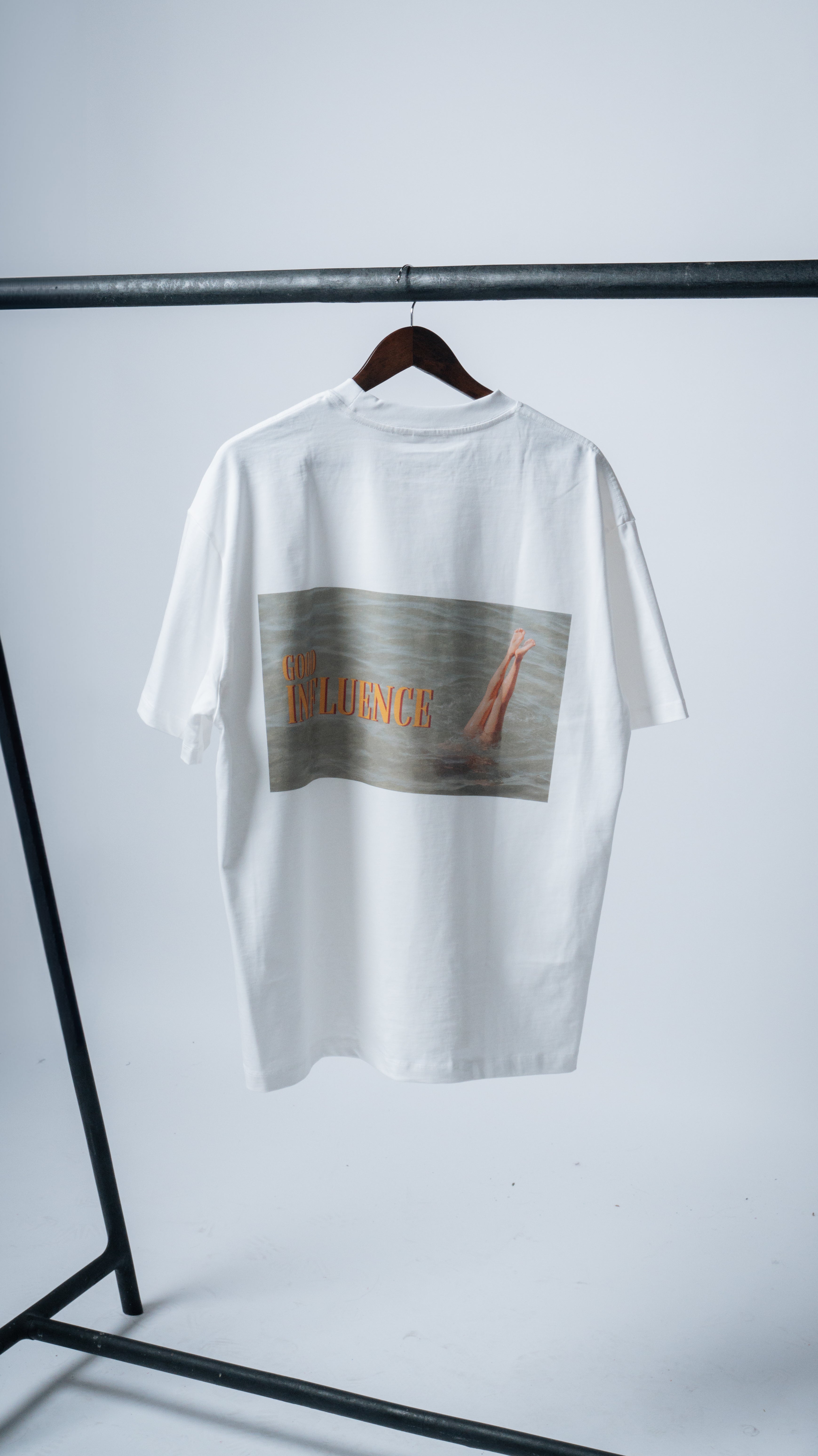 GRAPHIC TEE - WHITE